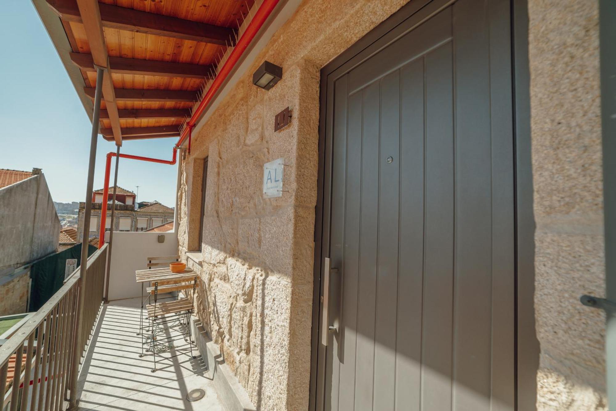 Mezzanine Stylish Apartments By Vacationy Porto Exterior photo